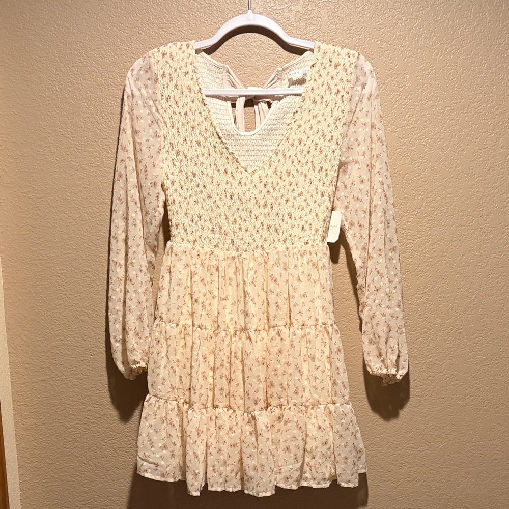 Altar'd State NWT Cream Floral Smocked V-Neck Tiered Dress Sz S